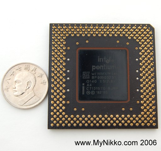 Vintage Intel Pentium MMX CPU – FV80503266 SL2Z4 / 1.9V – Rare Collectible